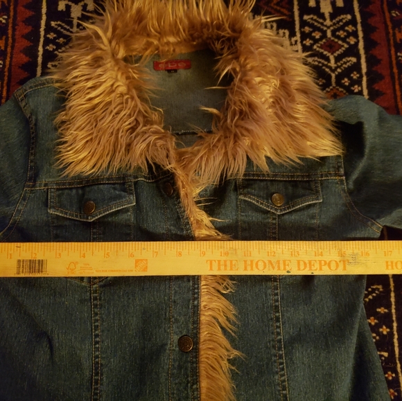 Denim jacket with faux fur accent - Picture 4 of 4